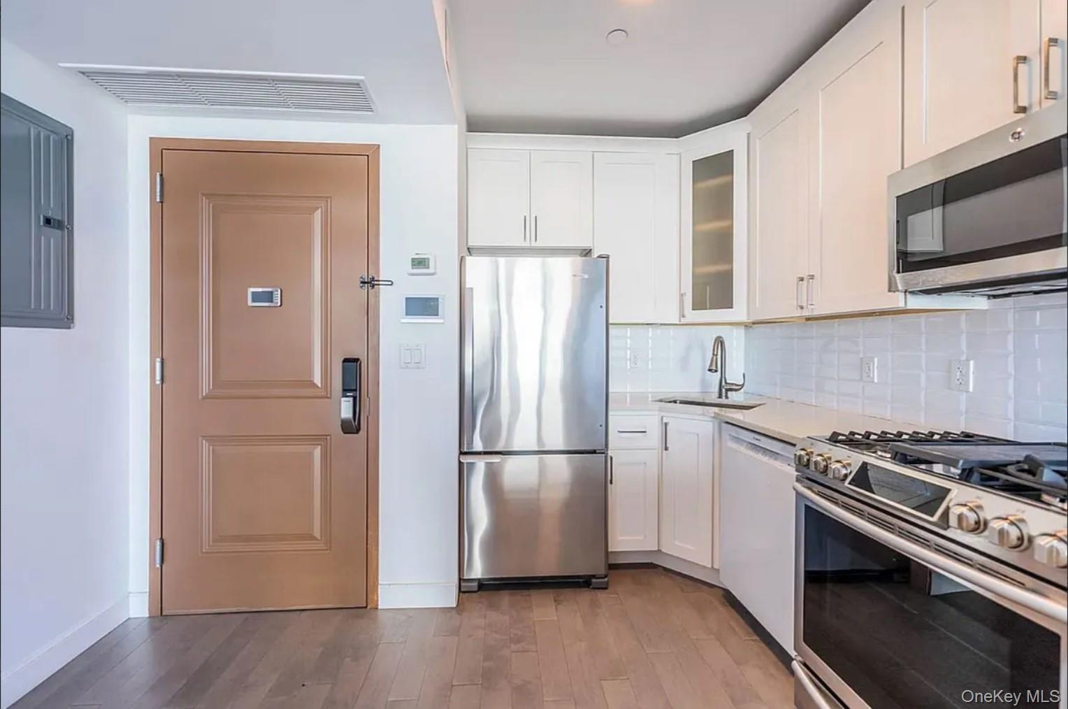 Condo 27th  Queens, NY 11101, MLS-905984-4