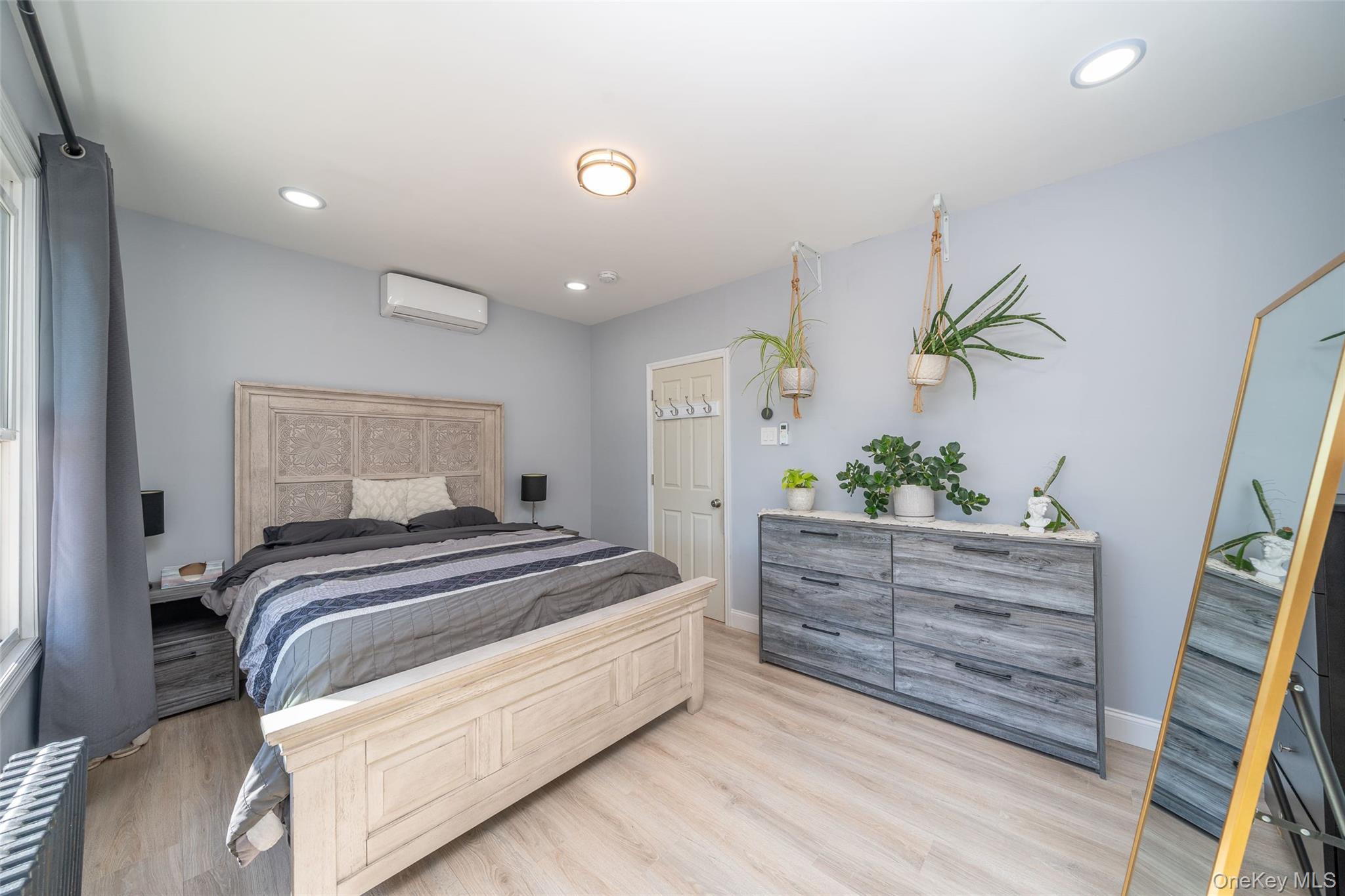Single Family Haight  Bronx, NY 10461, MLS-906053-13