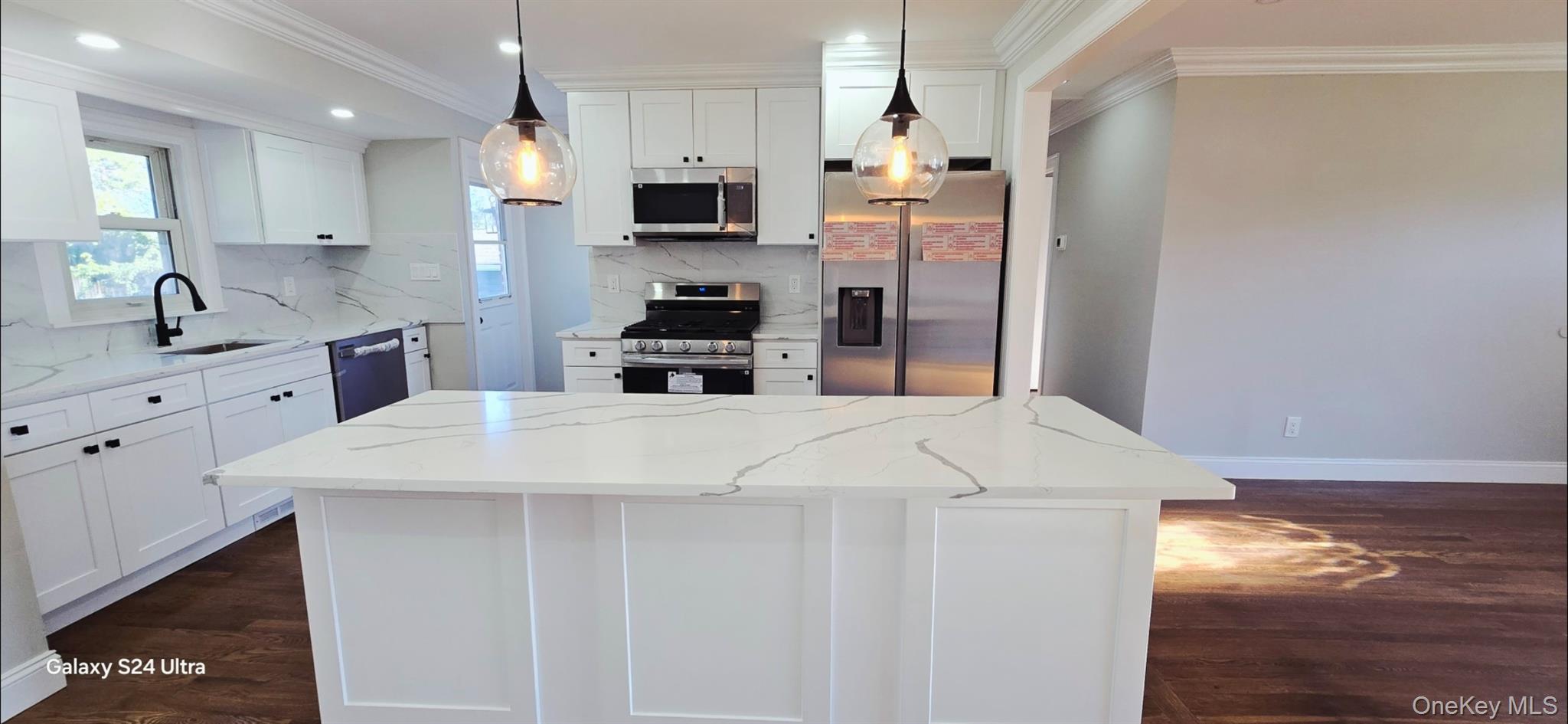 Single Family Burlington Suffolk County, NY 11729, MLS-906116-10