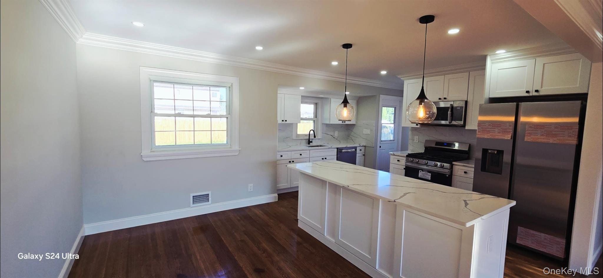 Single Family Burlington Suffolk County, NY 11729, MLS-906116-11