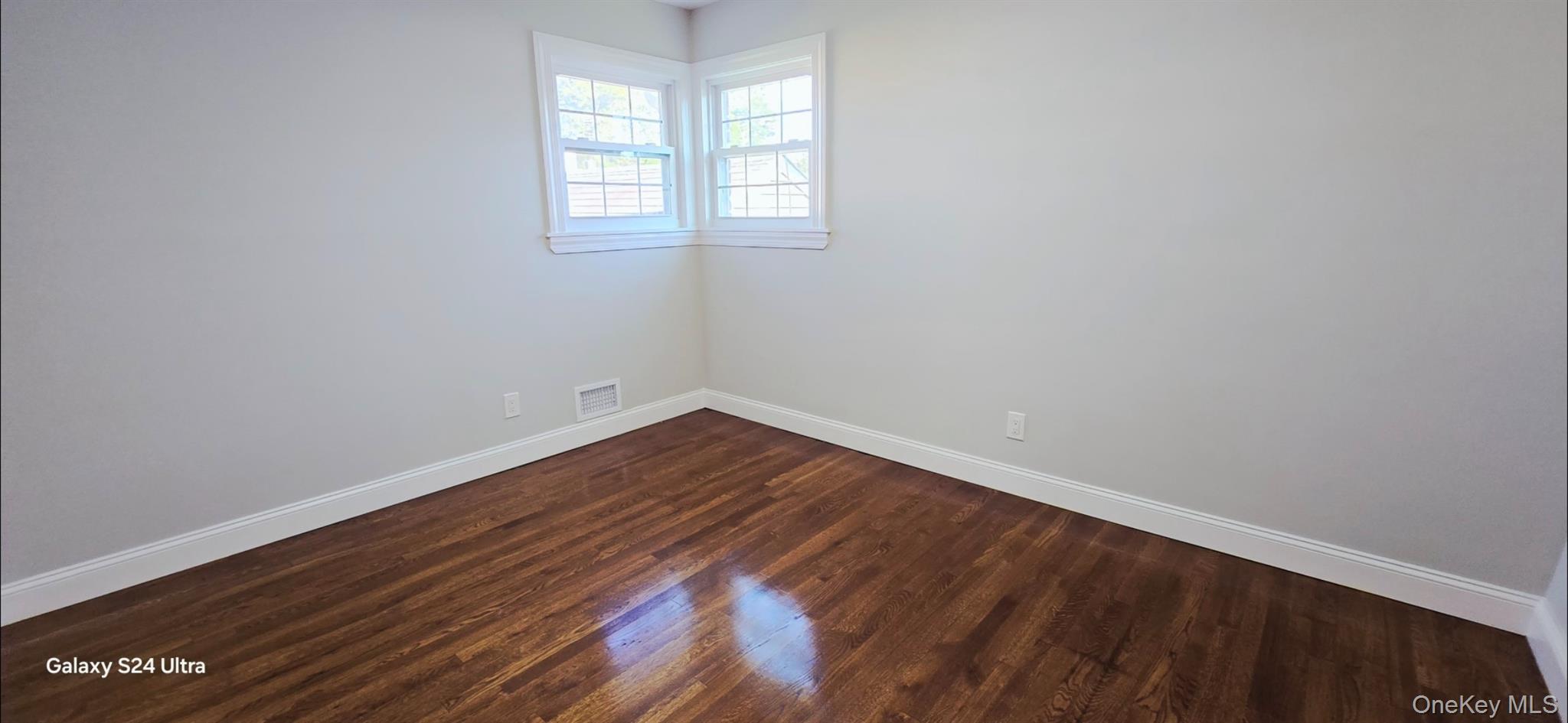 Single Family Burlington Suffolk County, NY 11729, MLS-906116-16