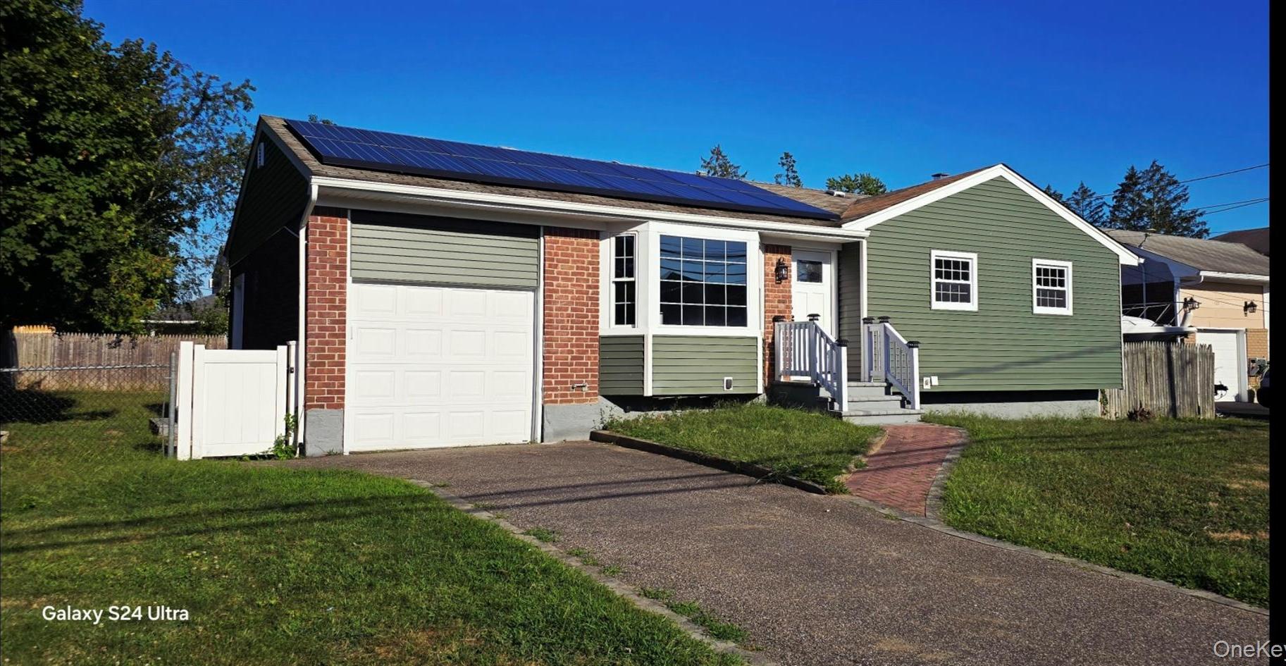 Single Family Burlington Suffolk County, NY 11729, MLS-906116-2