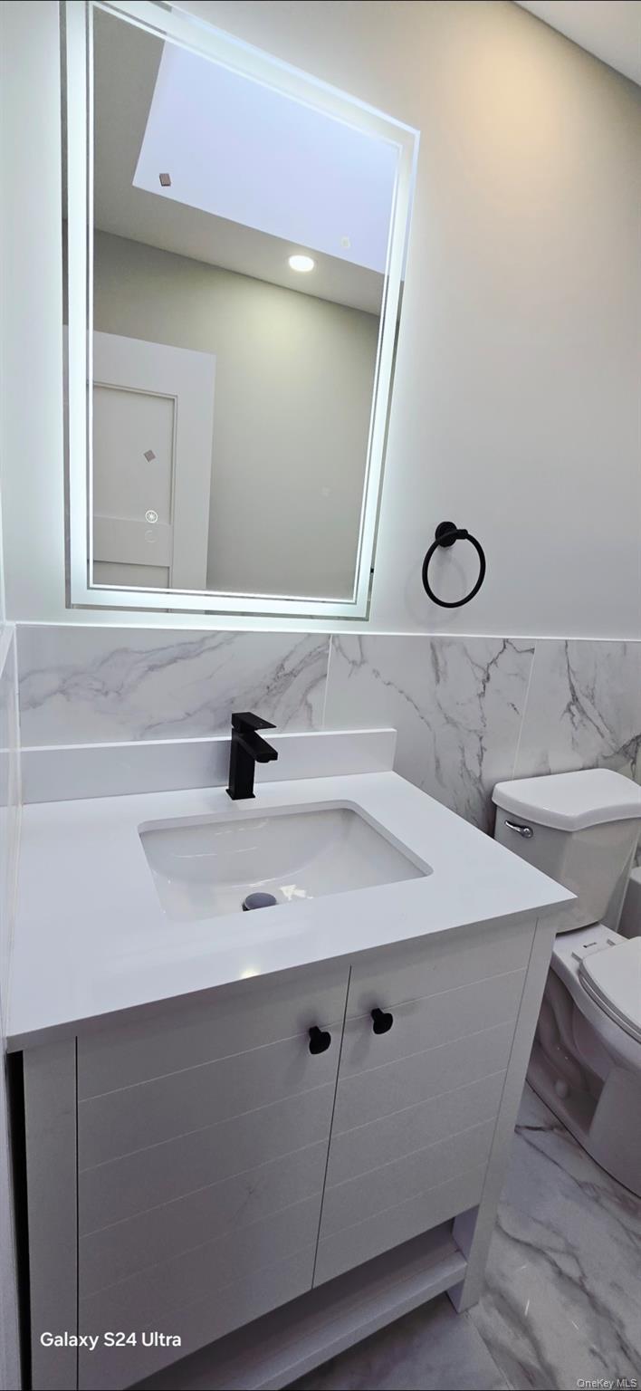 Single Family Burlington Suffolk County, NY 11729, MLS-906116-21