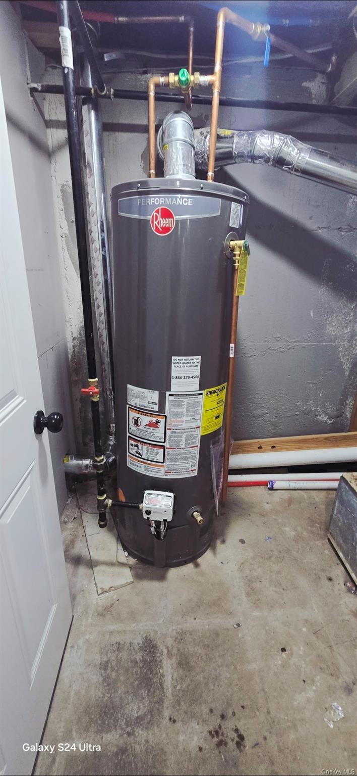 Single Family Burlington Suffolk County, NY 11729, MLS-906116-23