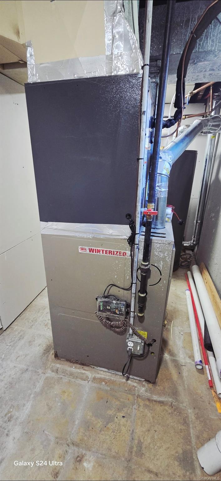 Single Family Burlington Suffolk County, NY 11729, MLS-906116-24