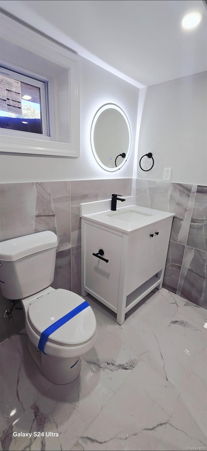 Single Family Burlington Suffolk County, NY 11729, MLS-906116-28