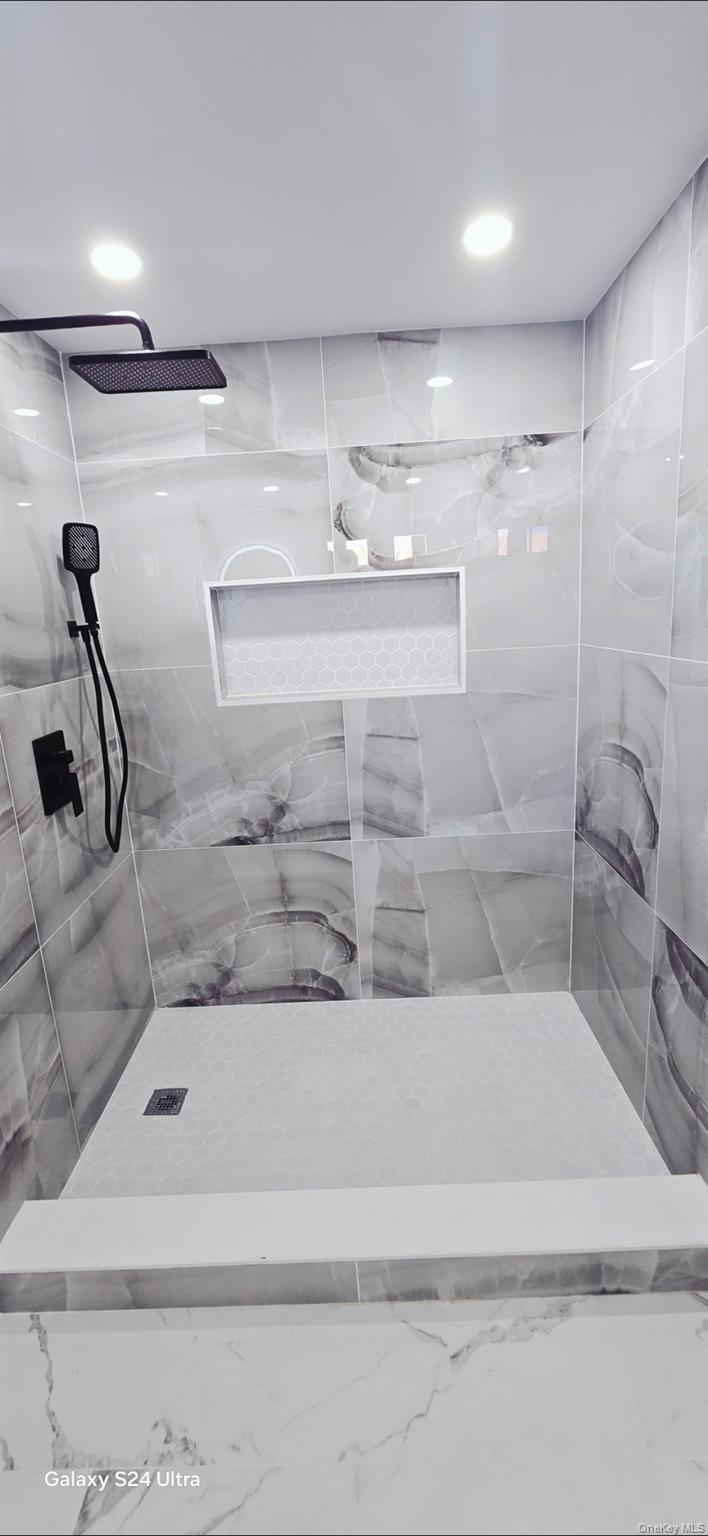 Single Family Burlington Suffolk County, NY 11729, MLS-906116-29