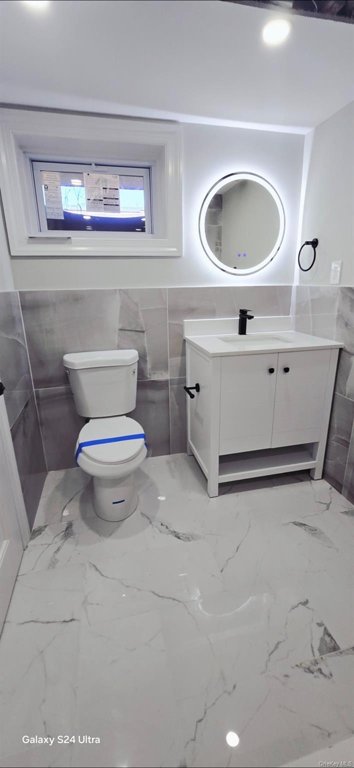 Single Family Burlington Suffolk County, NY 11729, MLS-906116-31