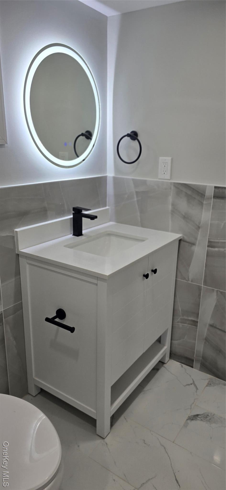 Single Family Burlington Suffolk County, NY 11729, MLS-906116-33