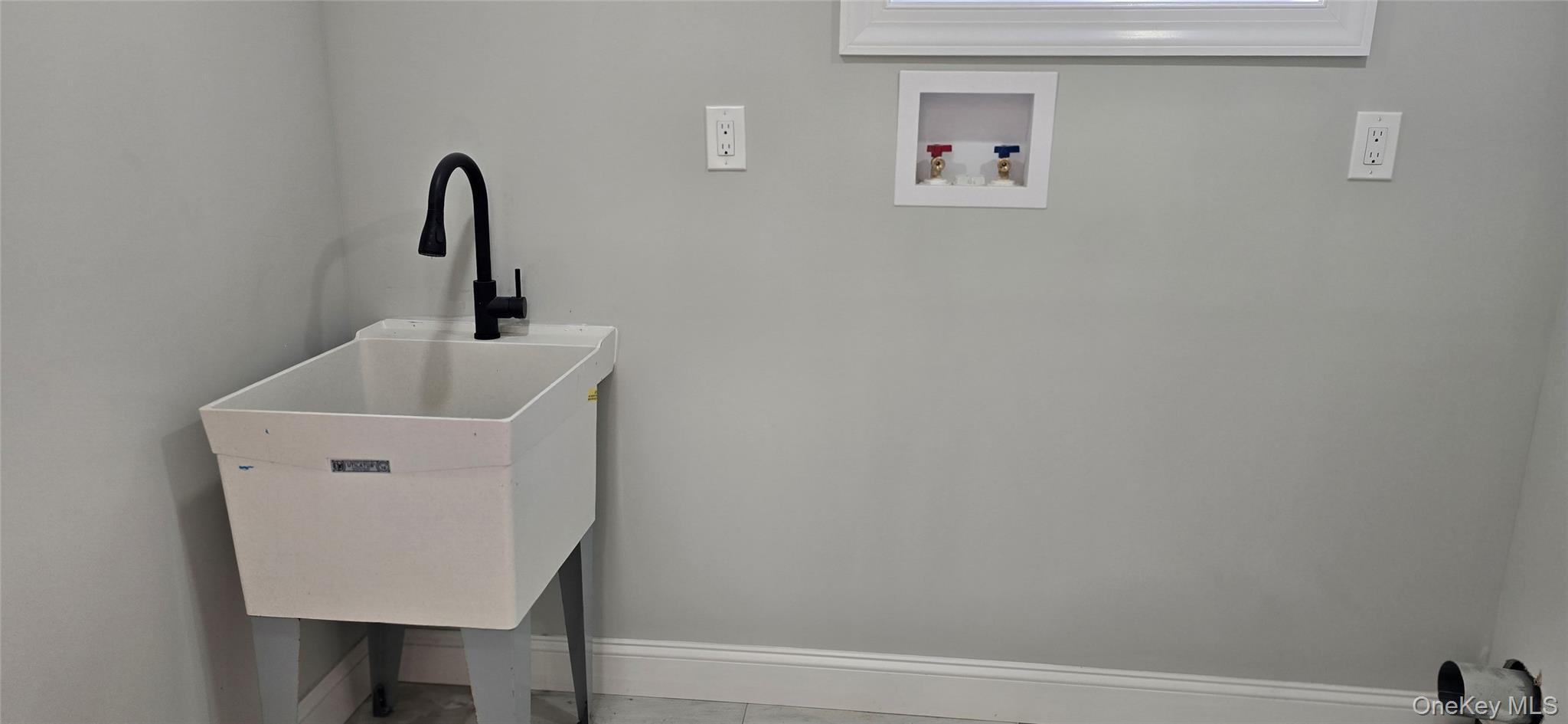 Single Family Burlington Suffolk County, NY 11729, MLS-906116-36