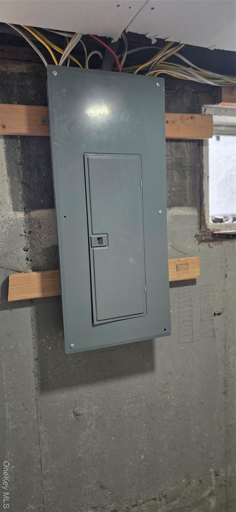 Single Family Burlington  Suffolk County, NY 11729, MLS-906116-39