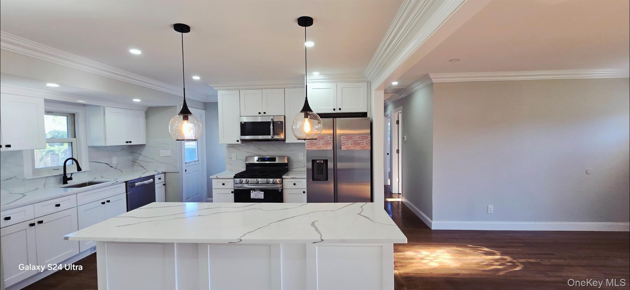 Single Family Burlington Suffolk County, NY 11729, MLS-906116-9