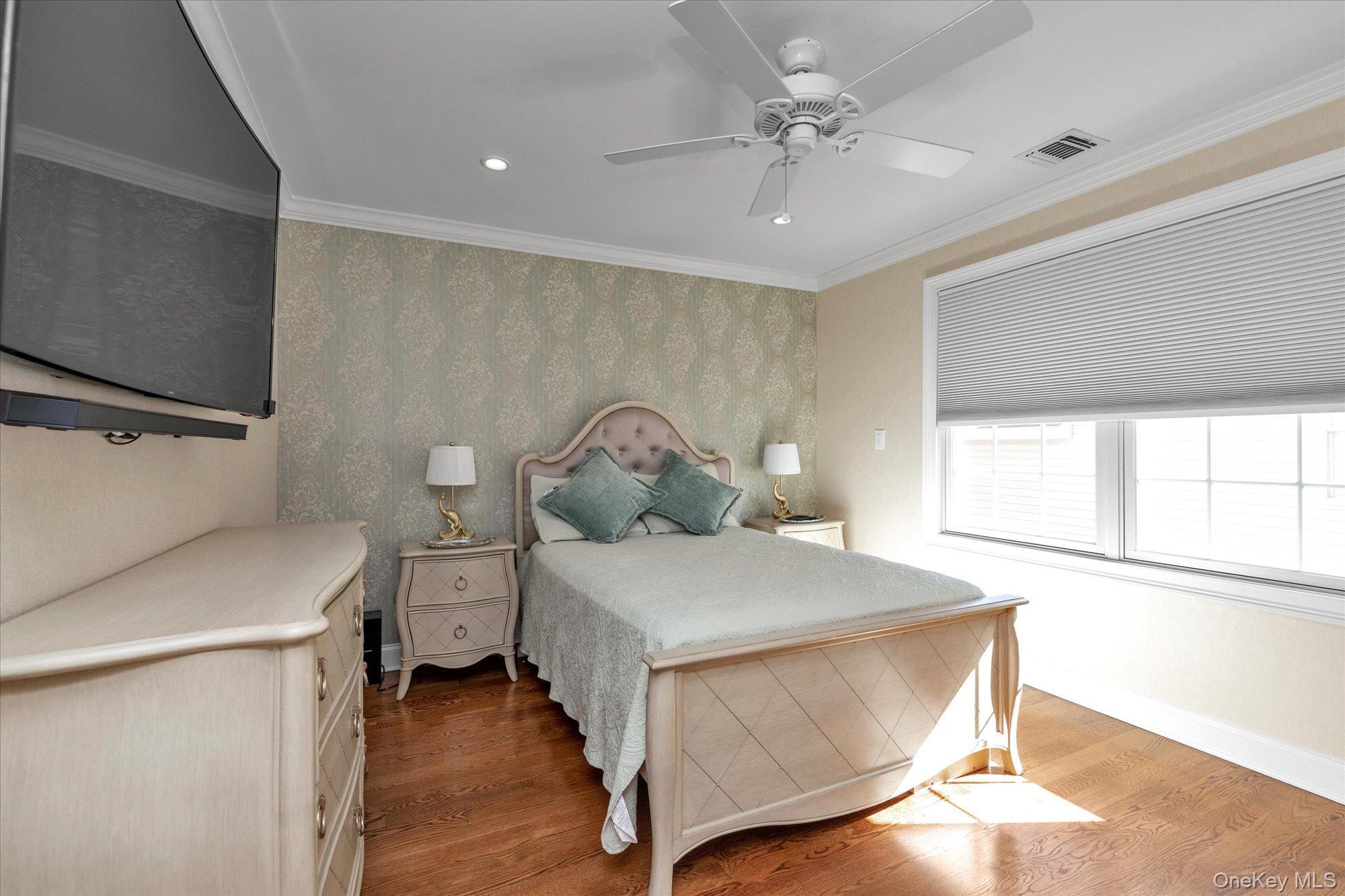 Single Family Silverton  Nassau County, NY 11793, MLS-906183-17