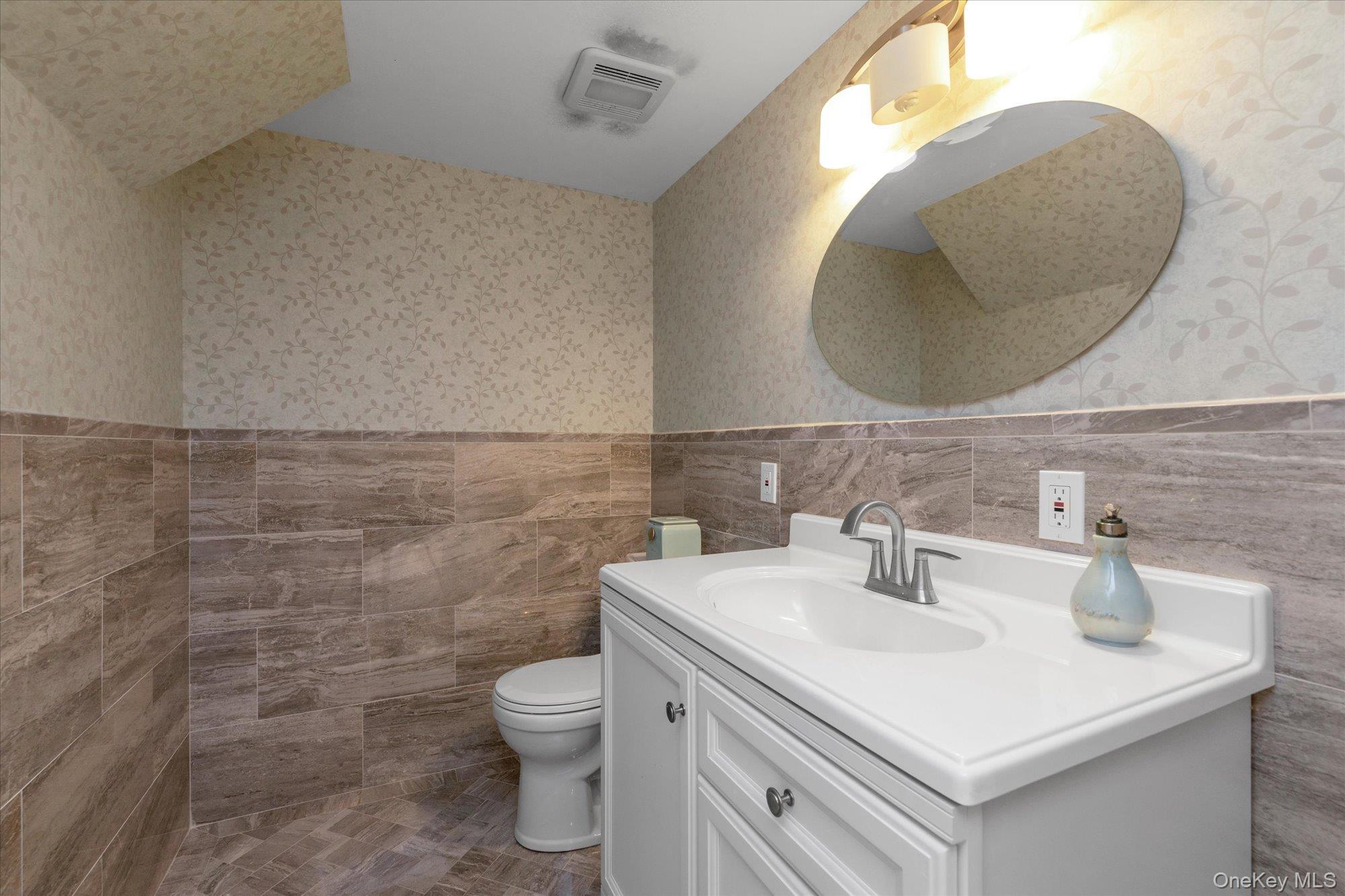 Single Family Silverton  Nassau County, NY 11793, MLS-906183-22