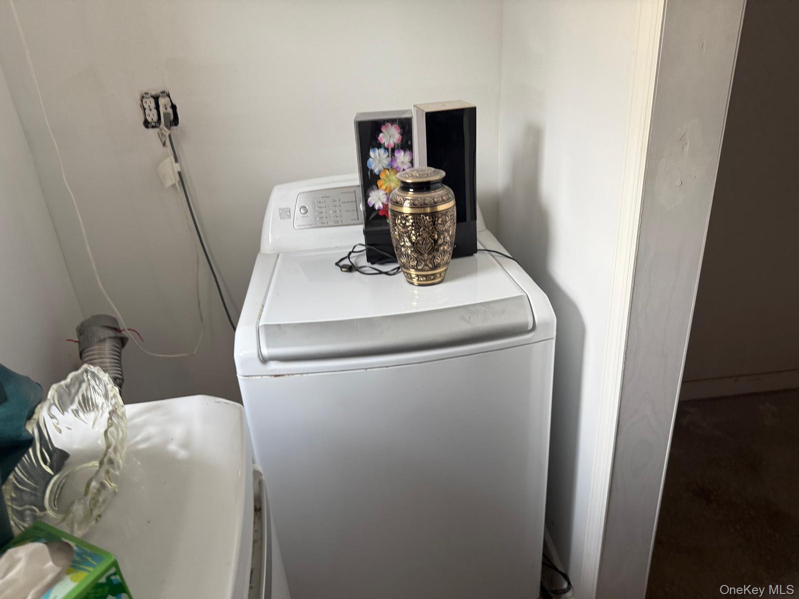 Single Family Chandler  Queens, NY 11691, MLS-906208-25