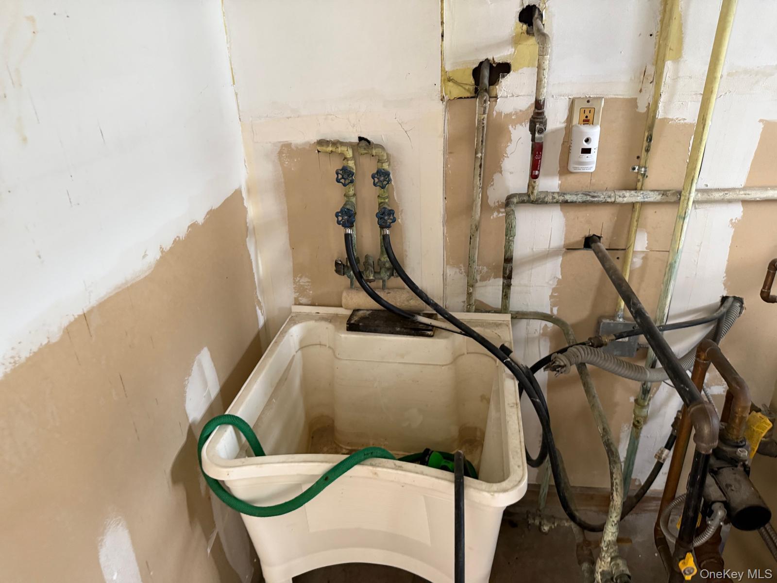 Single Family Chandler  Queens, NY 11691, MLS-906208-26