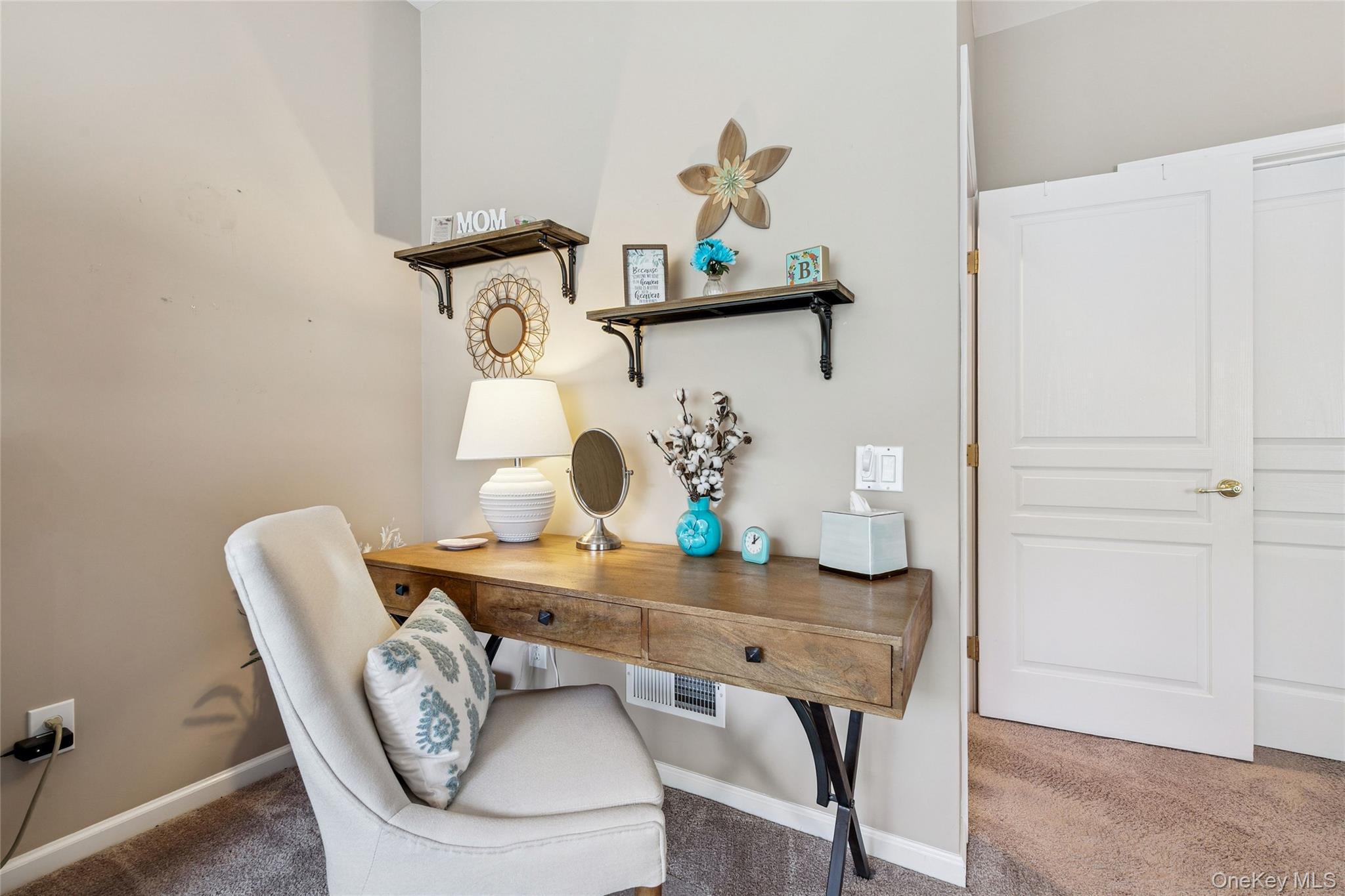 Condo Louden  Suffolk County, NY 11766, MLS-906234-25