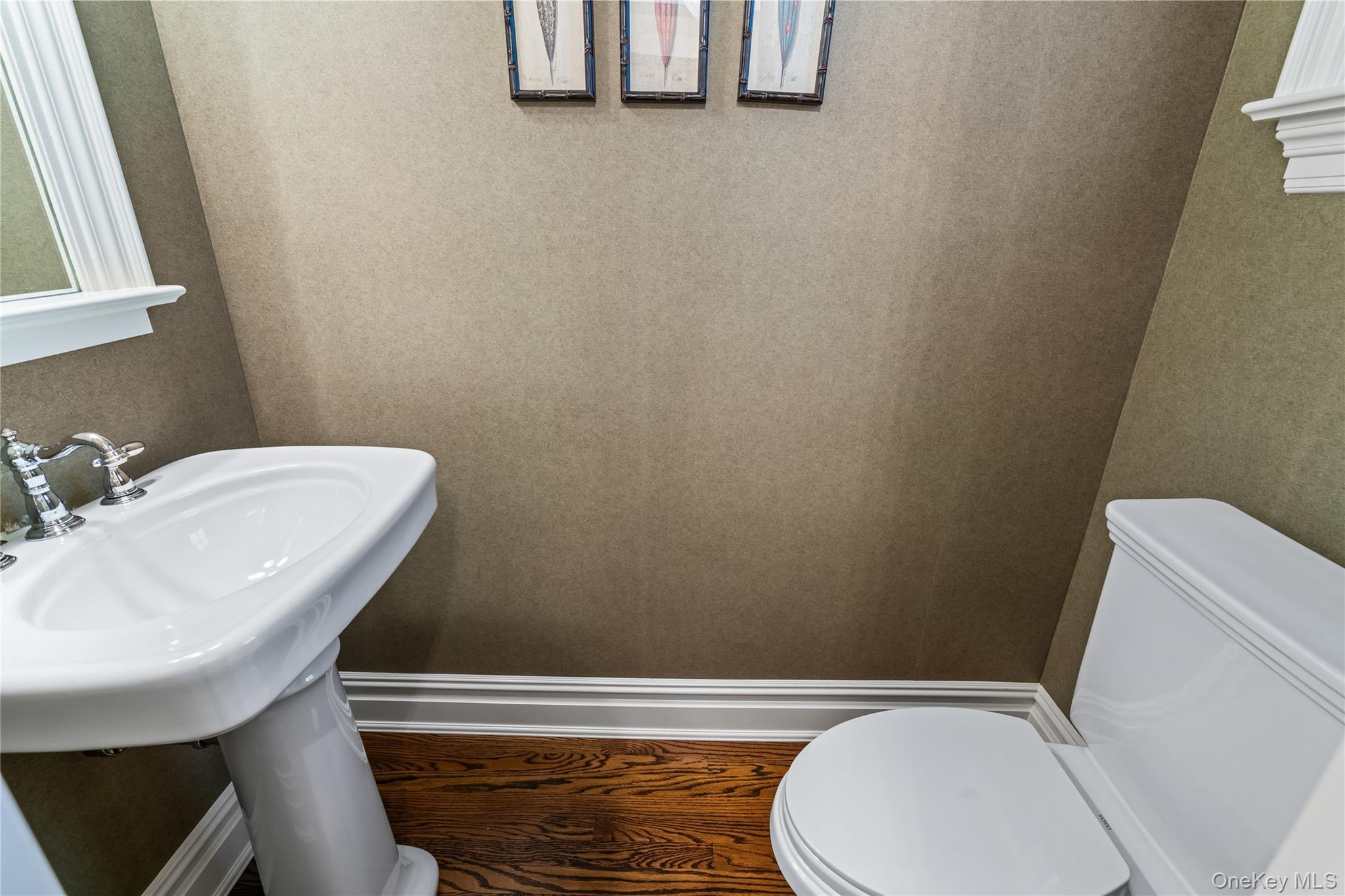 Single Family Gate Suffolk County, NY 11743, MLS-906380-10