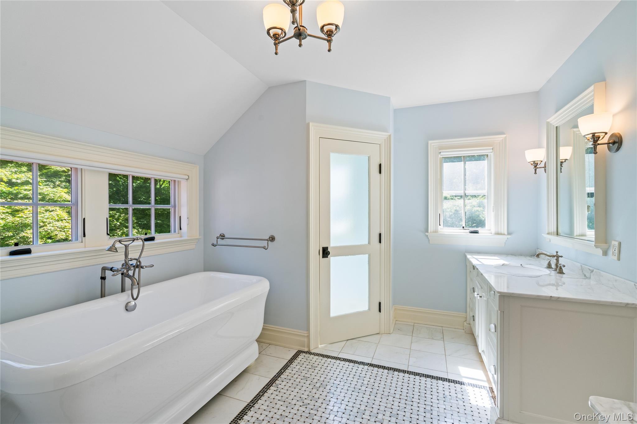 Single Family Gate Suffolk County, NY 11743, MLS-906380-27