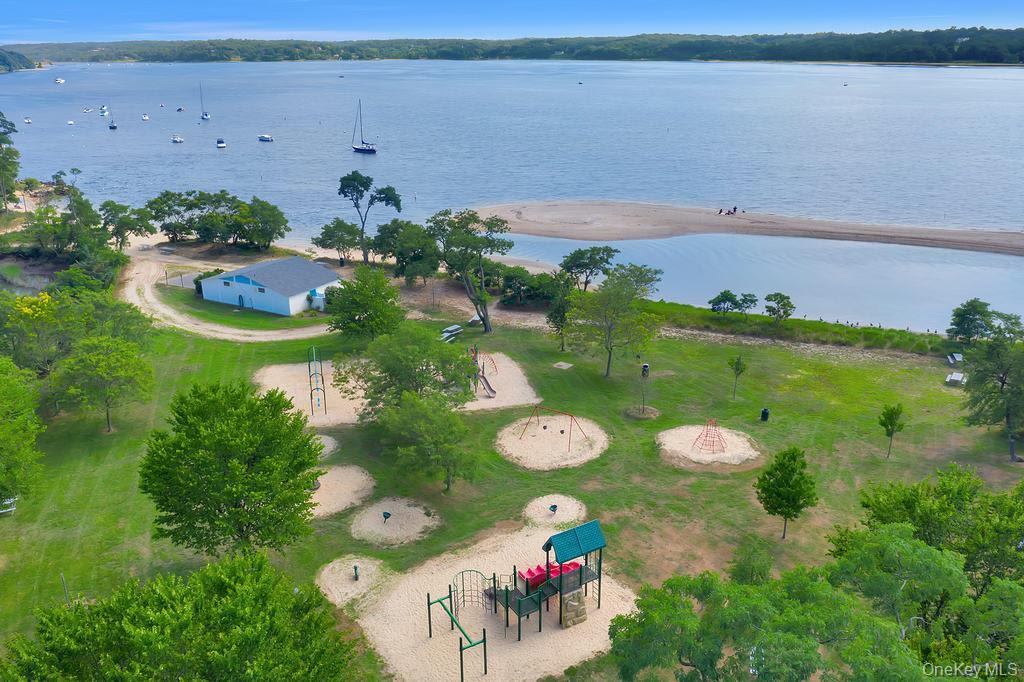 Single Family Gate Suffolk County, NY 11743, MLS-906380-38