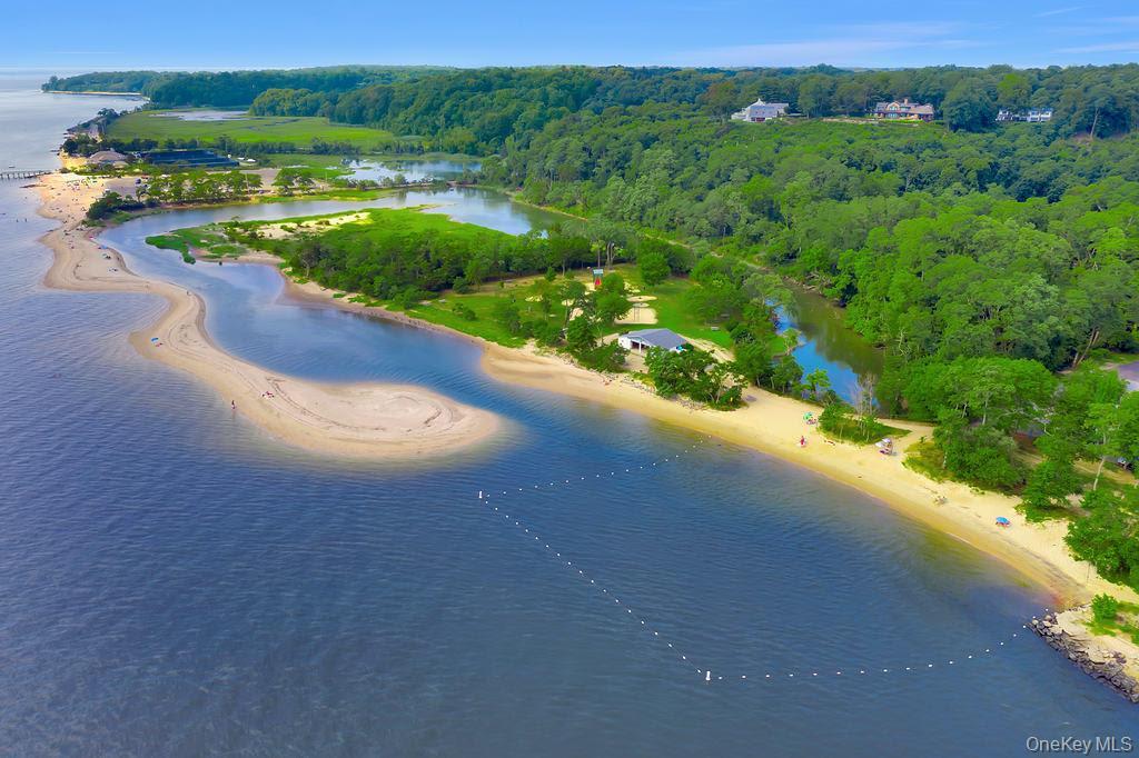 Single Family Gate Suffolk County, NY 11743, MLS-906380-39