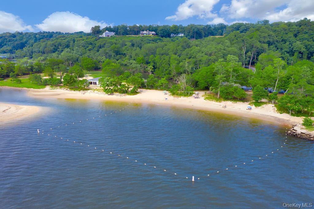 Single Family Gate Suffolk County, NY 11743, MLS-906380-40