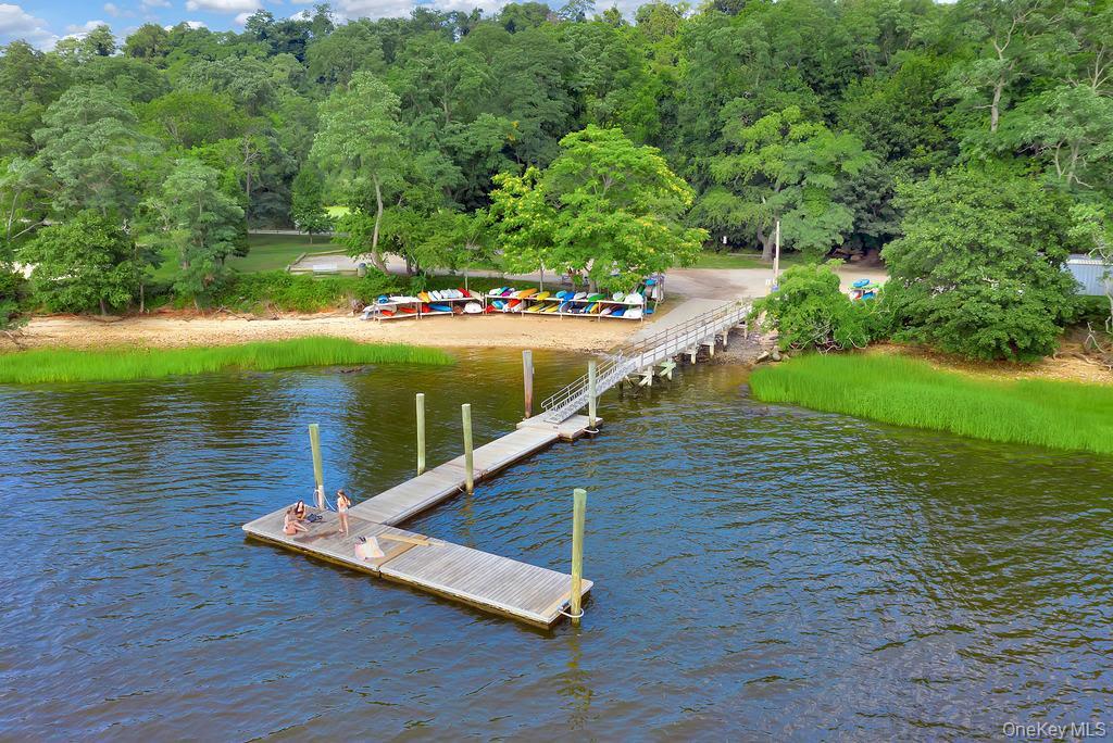 Single Family Gate Suffolk County, NY 11743, MLS-906380-41