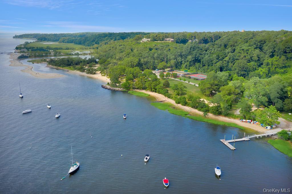 Single Family Gate Suffolk County, NY 11743, MLS-906380-42