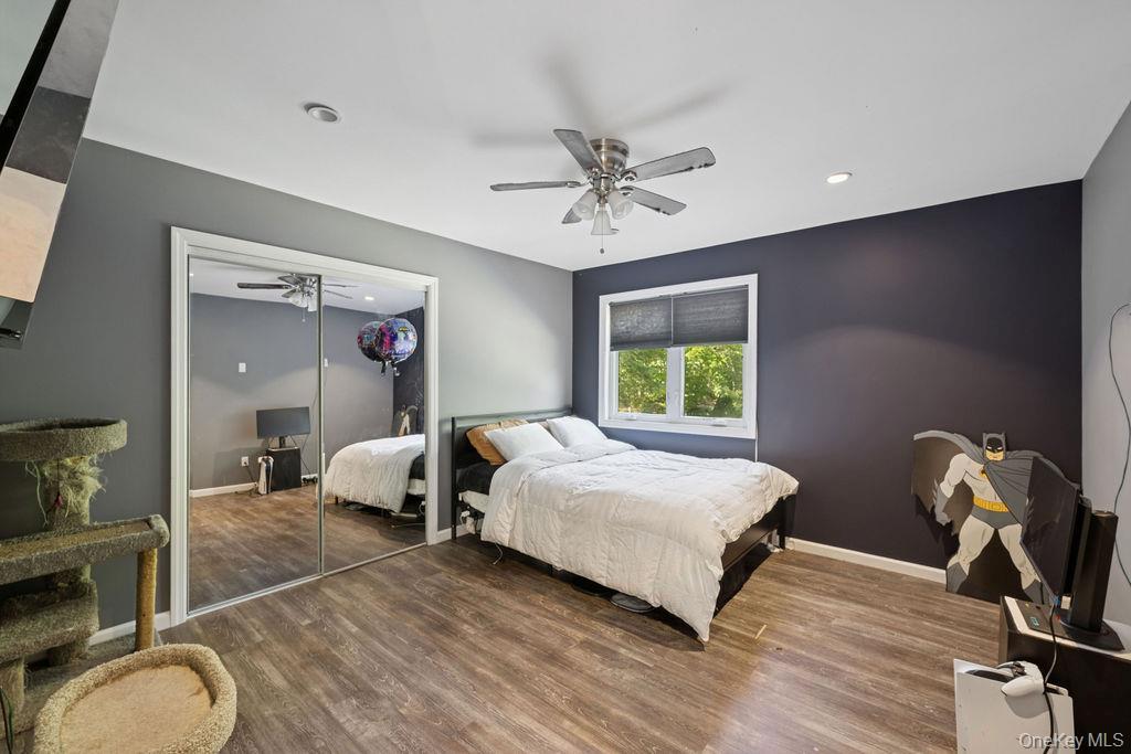 Single Family Lone Oak Suffolk County, NY 11787, MLS-906434-16