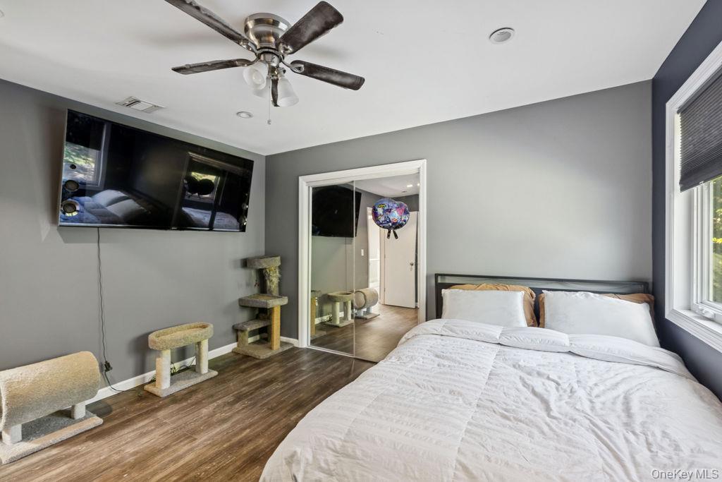 Single Family Lone Oak Suffolk County, NY 11787, MLS-906434-17