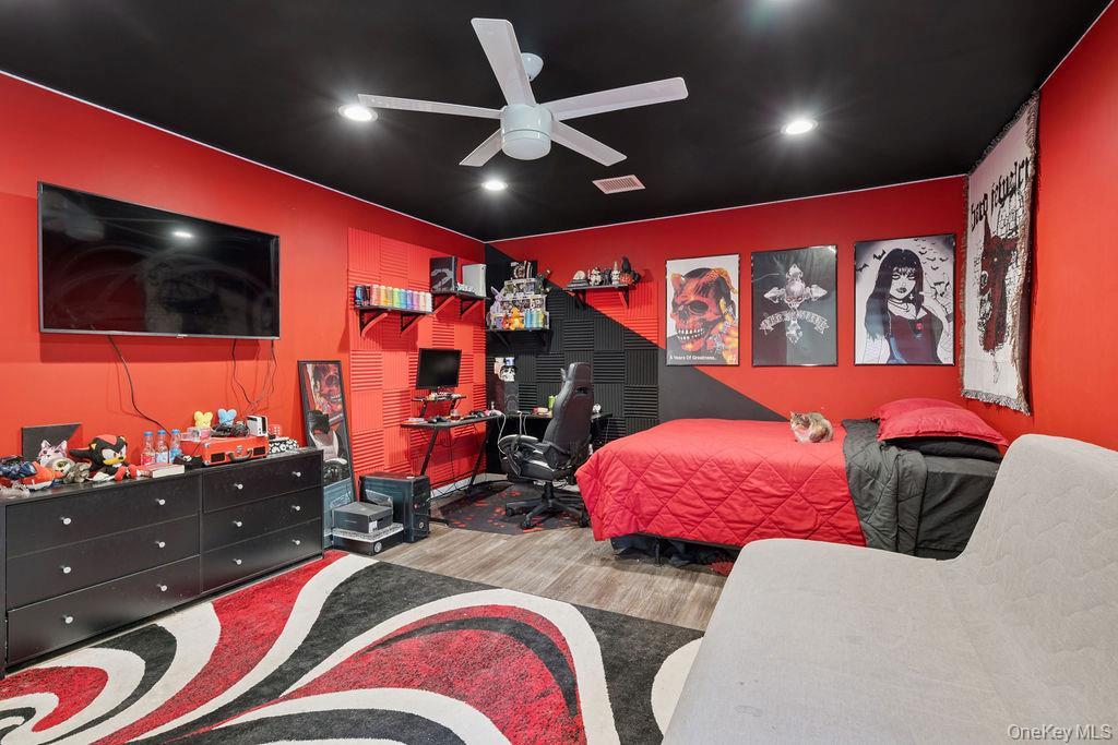 Single Family Lone Oak Suffolk County, NY 11787, MLS-906434-19