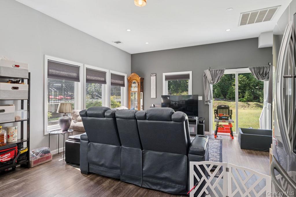 Single Family Lone Oak Suffolk County, NY 11787, MLS-906434-23