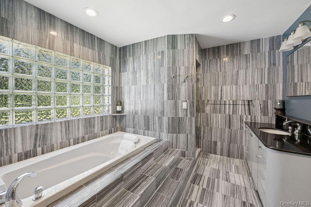 Single Family Lone Oak Suffolk County, NY 11787, MLS-906434-24