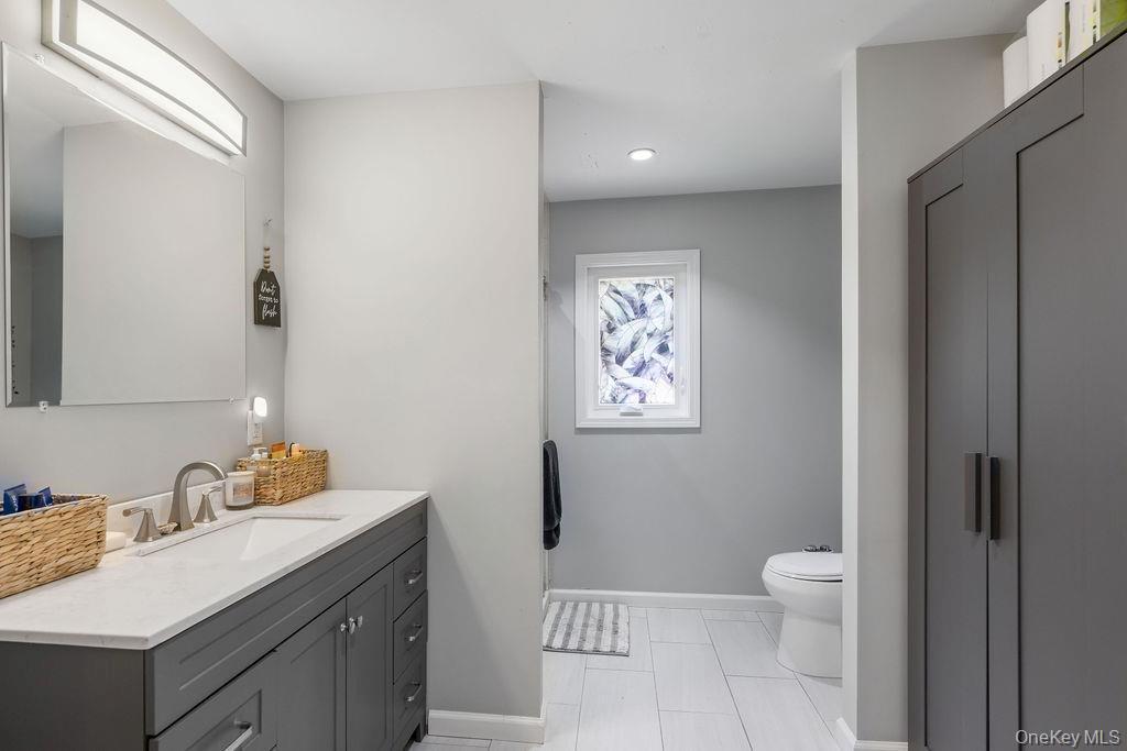 Single Family Lone Oak Suffolk County, NY 11787, MLS-906434-26