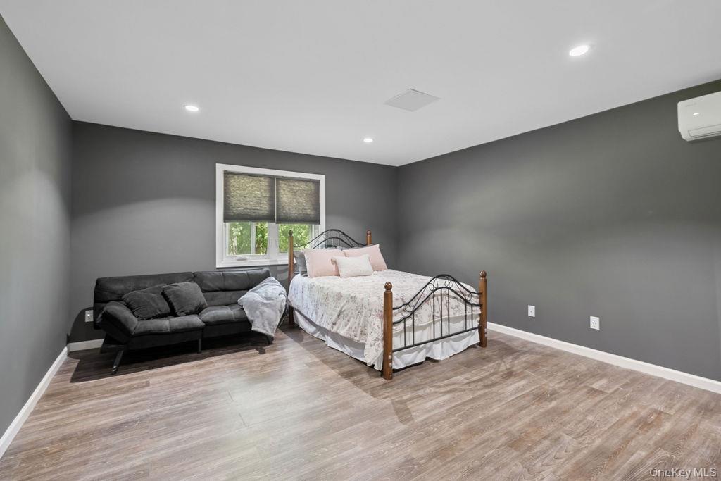 Single Family Lone Oak Suffolk County, NY 11787, MLS-906434-27