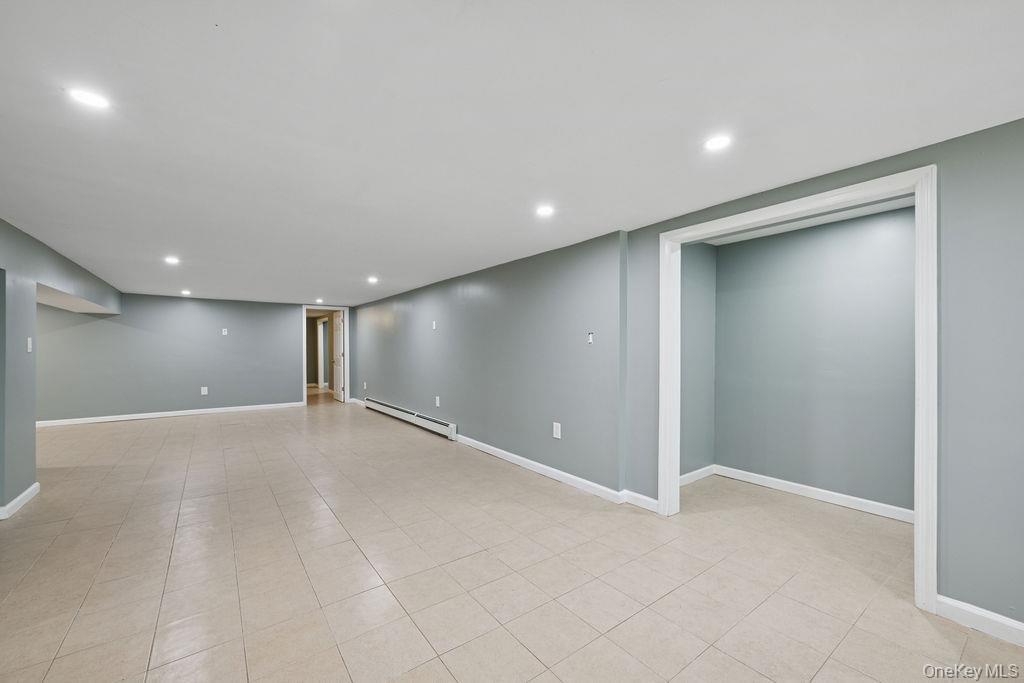 Single Family Lone Oak Suffolk County, NY 11787, MLS-906434-28