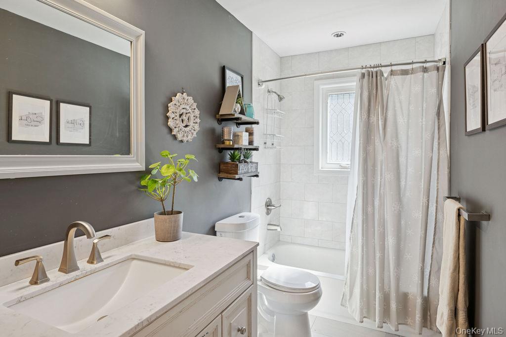 Single Family Lone Oak Suffolk County, NY 11787, MLS-906434-29