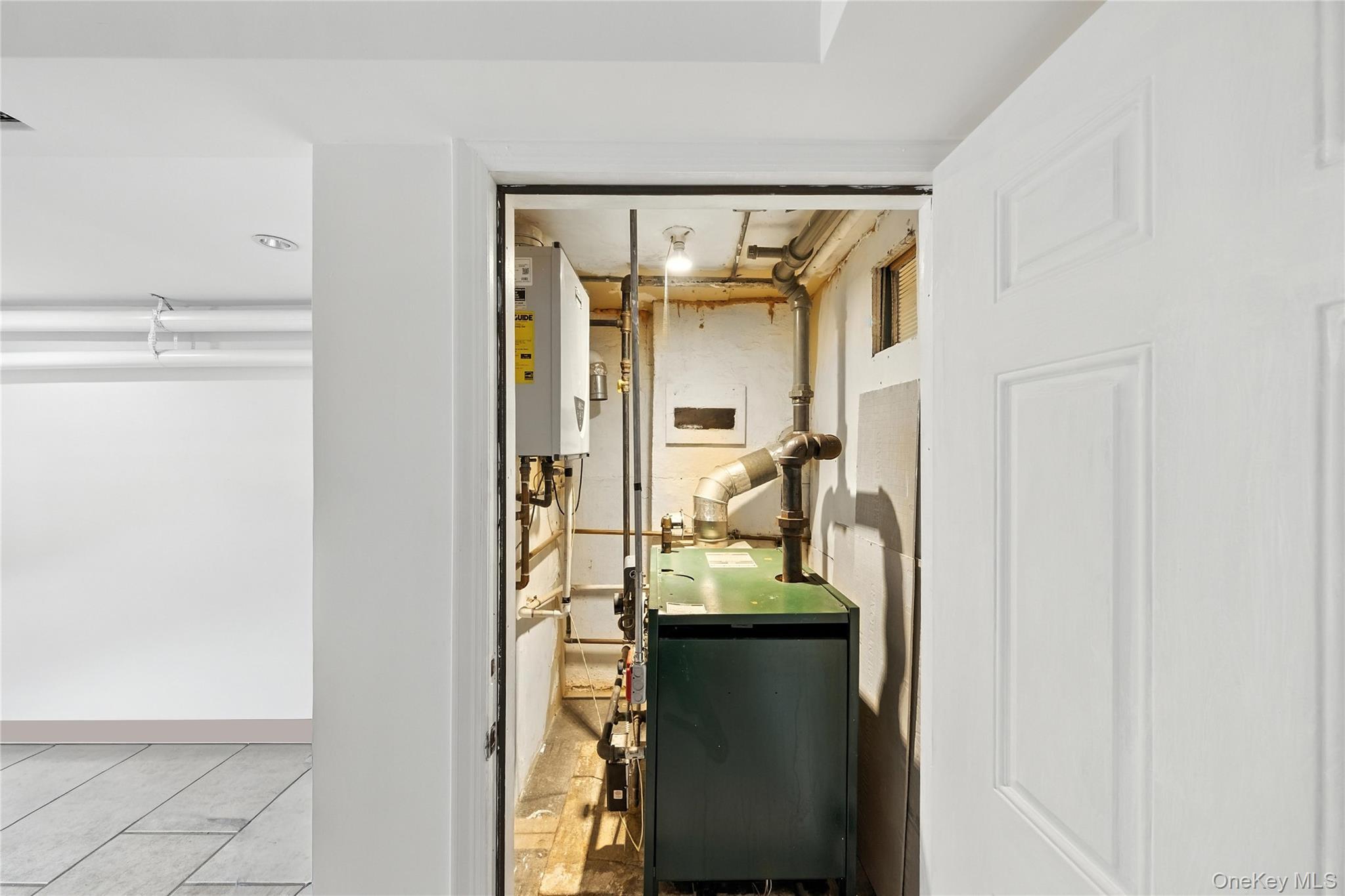 Single Family 69th  Queens, NY 11378, MLS-906463-22