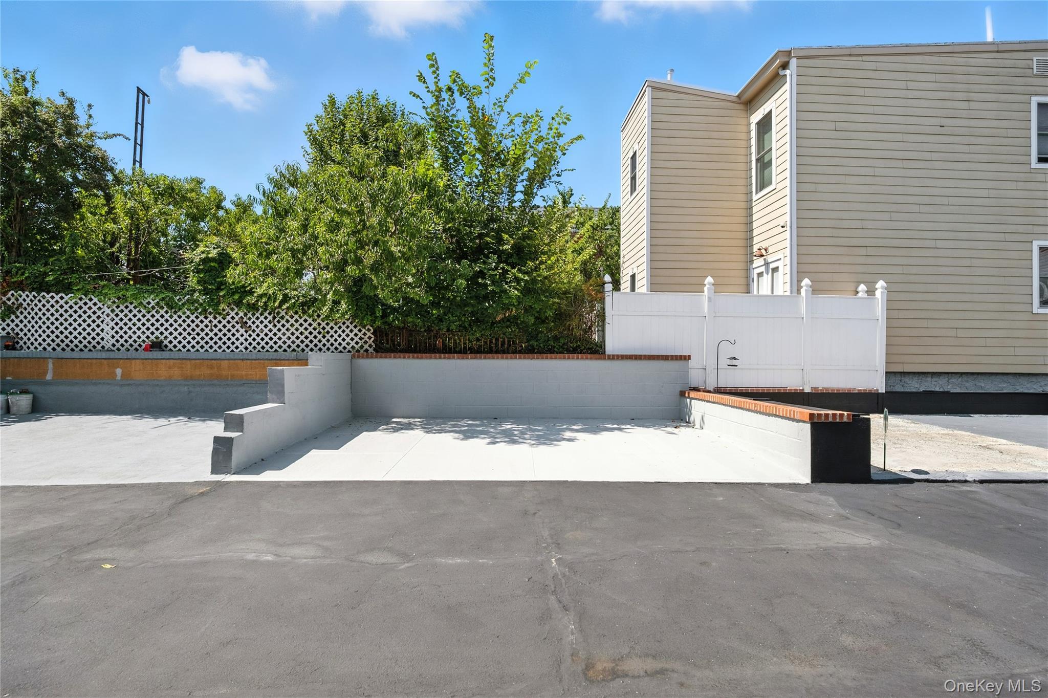 Single Family 69th  Queens, NY 11378, MLS-906463-27