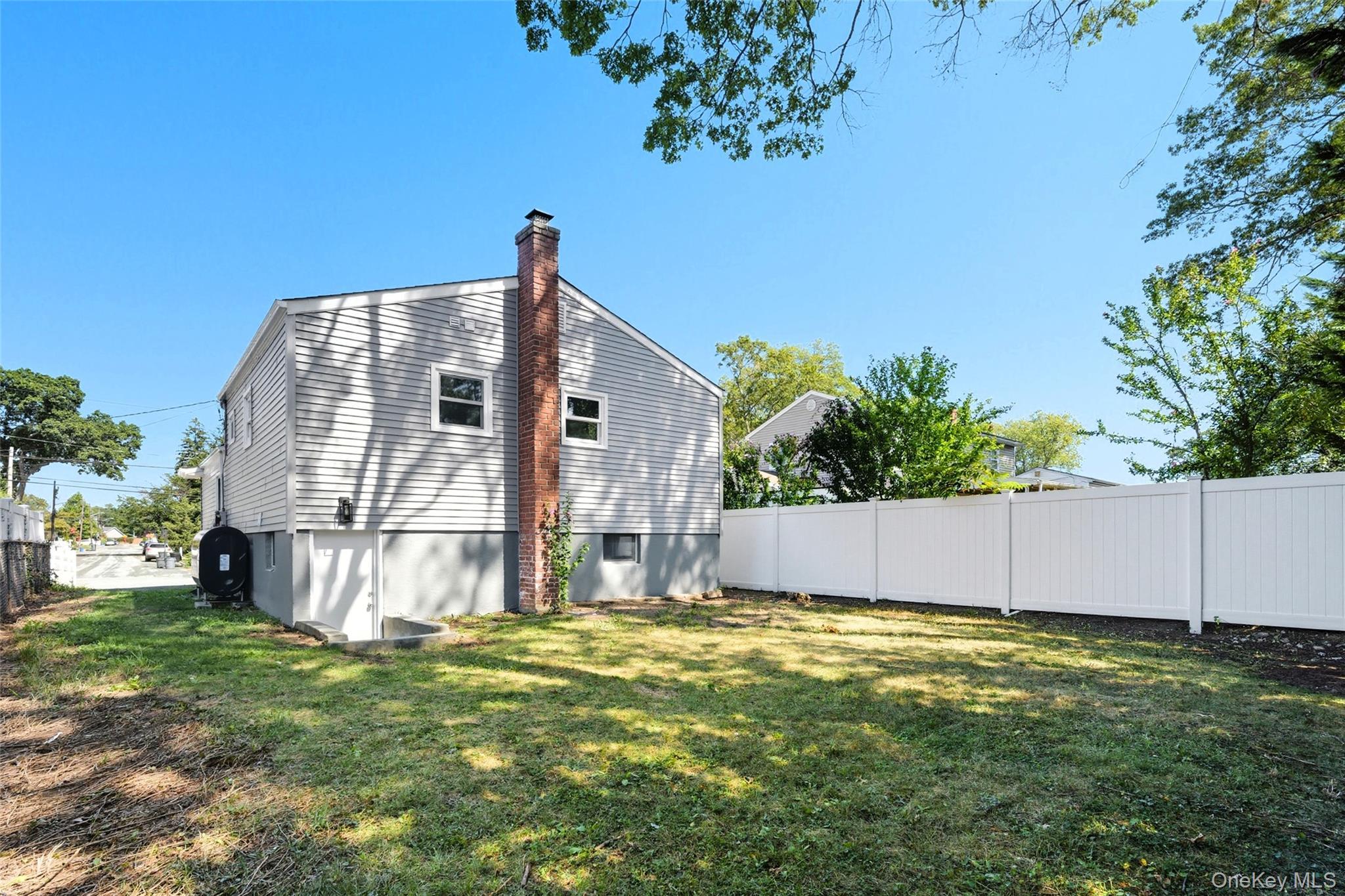 Single Family Glendale  Suffolk County, NY 11735, MLS-906473-21