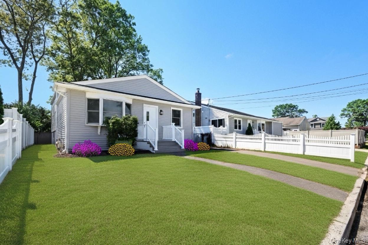 Single Family Glendale  Suffolk County, NY 11735, MLS-906473-23