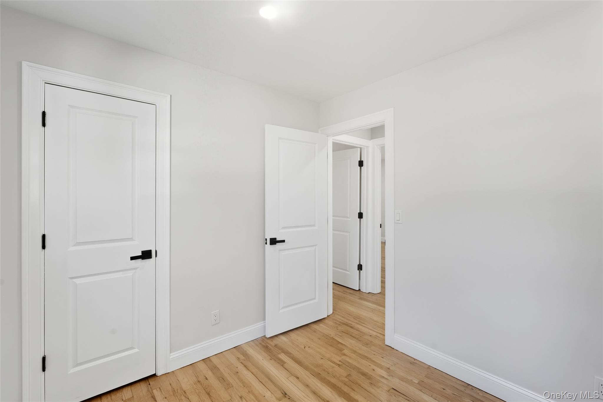 Single Family Glendale  Suffolk County, NY 11735, MLS-906473-26