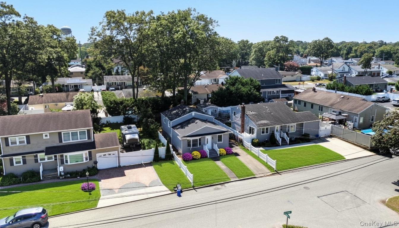 Single Family Glendale  Suffolk County, NY 11735, MLS-906473-5