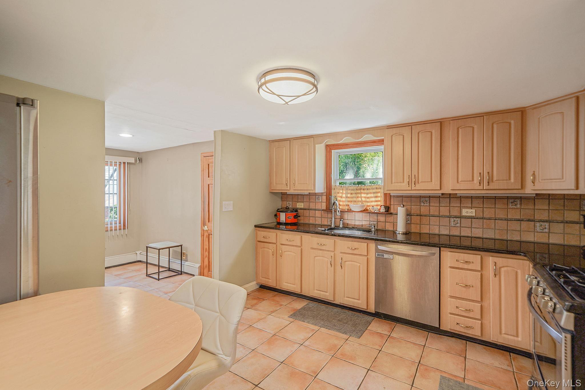 Single Family Valentine  Nassau County, NY 11542, MLS-906500-4