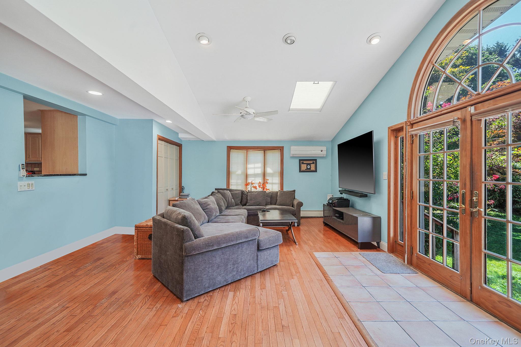 Single Family Valentine  Nassau County, NY 11542, MLS-906500-8