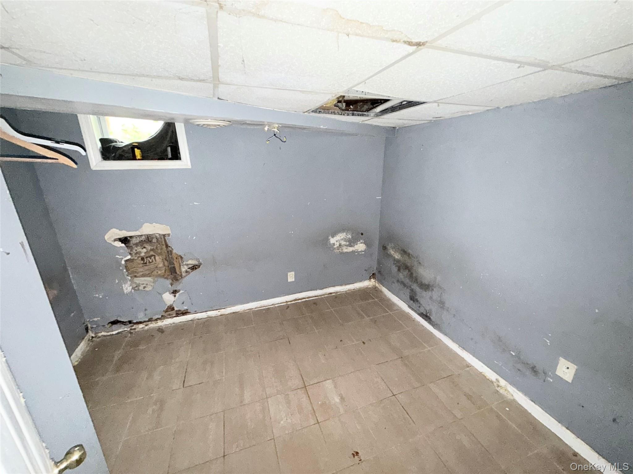 Single Family Dartmouth  Nassau County, NY 11550, MLS-906562-18