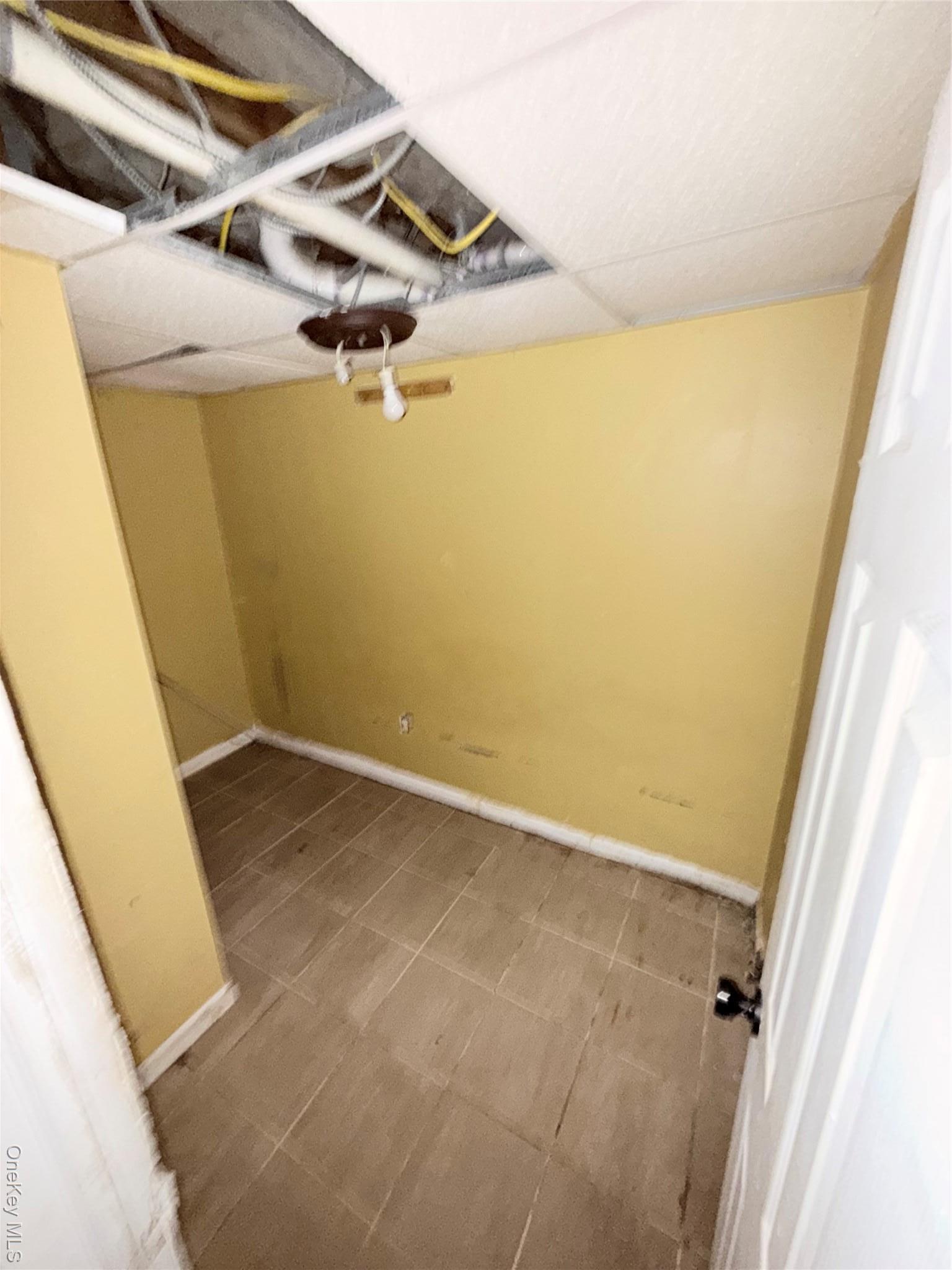 Single Family Dartmouth  Nassau County, NY 11550, MLS-906562-22