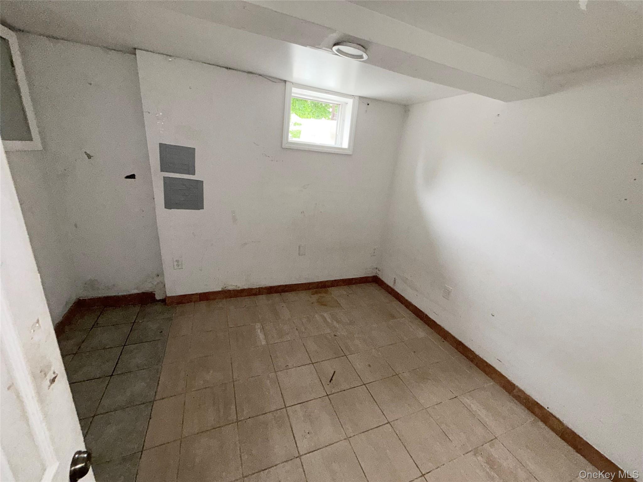 Single Family Dartmouth  Nassau County, NY 11550, MLS-906562-25