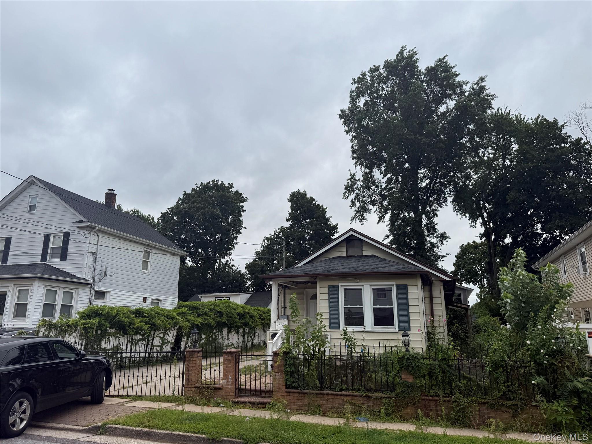 Single Family Dartmouth  Nassau County, NY 11550, MLS-906562-3