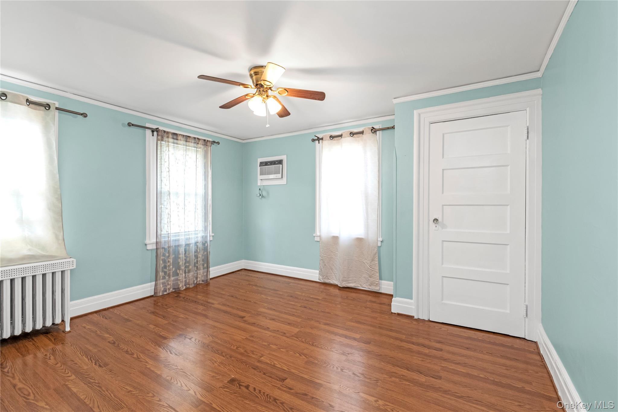 Single Family Walnut  Nassau County, NY 11590, MLS-906635-11